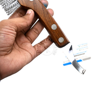 Outil de maréchal-ferrant de haute qualité Couteau à sabot droit avec crochet et médiators Outils de brosse avec poignée en bois confortable pour chevaux - Product Image 1