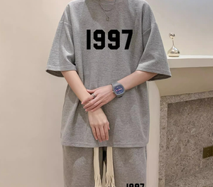 ชุดกีฬาสองชิ้นสำหรับฤดูร้อนของผู้ชายเสื้อยืดวาฟเฟิลแขนสั้นทรงหลวมสไตล์ลำลองแนววินเทจแบบถัก - Product Image 1