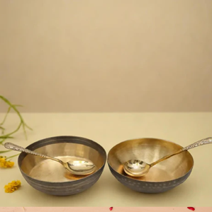 Tazón de servicio de metal con acabado martillado para una presentación elegante de alimentos en hoteles, eventos y distribución al por mayor a granel - Product Image 1