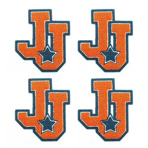 Vente en gros de patchs chenille auto-adhésifs avec logo personnalisé lettres brunes brodées de fleurs/coeurs Designers pour sweat-shirt et chapeau - Product Image 1