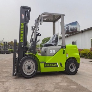 Montacargas Eléctrico Hulkman 35, Capacidad de 3 Toneladas, Neumáticos Sólidos, Uso en Interiores, Mástil de Tres Etapas, Operación Sentado, Batería de Plomo-Ácido - Product Image 1