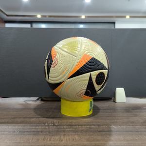 Ballons de football en cuir PU personnalisés, vente chaude, directement de l'usine, taille standard professionnelle, équipement d'entraînement pour le football - Product Image 2