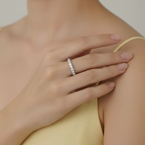 Bague à griffes partagées éternelle en or 14 carats et diamants naturels pour femmes - Product Image 5