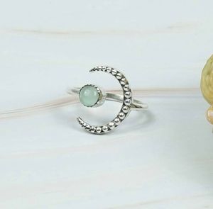 แหวนเงินแท้ 925 ดีไซน์คลาสสิก ประดับพลอยอะความารีนธรรมชาติทรงรี ตัวเรือนแบบฝังขอบ สำหรับทุกเพศ เหมาะสำหรับงานแต่งงานและงานปาร์ตี้ - Product Image 1