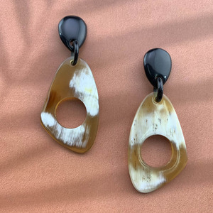 Boucles d'oreilles en corne de buffle faites à la main nouveau mode laque fête de mariage fiançailles soins de santé mignon goutte d'eau numéro motif cerceau - Product Image 1