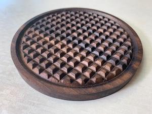 Vente en gros de lot de 4 tapis de tasse en bois d'acacia marbré, forme carrée décorative, sous-verres en bois de 10mm d'épaisseur pour boissons - Product Image 4