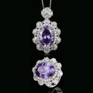 Colgante de oro blanco para mujer con gema morada de corte ovalado y halo de diamantes, joyería clásica para boda - Product Image 1