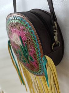 Sac bandoulière artisanal en cuir véritable style western avec franges, imprimé floral cactus du désert, écologique, léger, à sangle unique, style bohème - Product Image 2