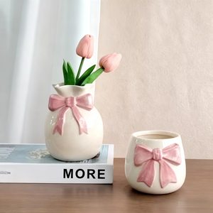 Les vases à fleurs en céramique sont des éléments de décoration incroyablement polyvalents qui peuvent embellir les tables à manger, les cheminées, les entrées. - Product Image 6