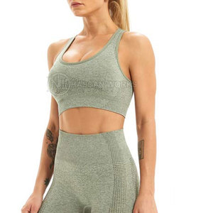 Ensemble de yoga pour femmes de qualité supérieure, motif uni, fabriqué au Pakistan, matière spandex/nylon, respirant, vêtements de sport, ensemble 2 pièces - Product Image 6