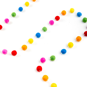 Guirnaldas de bolas de fieltro de lana hechas a mano Colores vibrantes del arco iris 2 a 6 metros de longitud Perfectas para la decoración del árbol de Navidad - Product Image 5