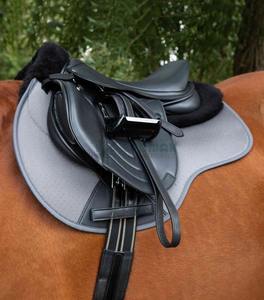 Almohadilla de algodón acolchada duradera, diseñada para resistir el uso diario, mientras mantiene a su caballo cómodo y con soporte. Almohadillas para Sillas de Montar - Product Image 5