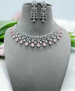 Conjunto de collar y pendientes de diamantes americanos de primera calidad, último diseño para mujeres para fiestas, complementa todos los trajes hechos de latón - Product Image 4