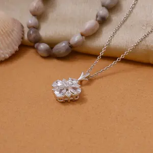 Collier en argent 925 avec pendentif en zircone cubique en forme de fleur, plaqué rhodium, forme géométrique, or rose d'eau douce, symbole chrétien pour femmes - Product Image 1