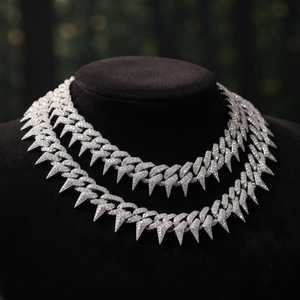 Cadena cubana con diamantes de moissanita VVS en plata de ley 925 con cierres seguros, cadena de eslabones para uso unisex en fiestas. - Product Image 1