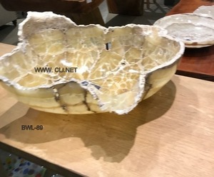 Dalle d'onyx en marbre magnifiquement conçue, pièce centrale de forme libre irrégulière à bord brut en gros de haute qualité pour une utilisation au sol - Product Image 2