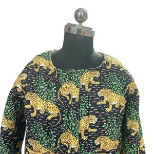 Chaqueta de invierno Bohemia informal acolchada hecha a mano para mujer con tela tejida con estampado de Tigre y abrigo con cierre de gancho lavado - Product Image 1