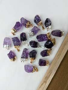 Colgante de amatista púrpura de gran tamaño genuino Regalo de compromiso certificado IGI chapado en oro y plata de 24 quilates - Product Image 2