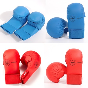 Gants de karaté rouge avec pouce WKF pour l'entraînement aux arts martiaux - Product Image 3