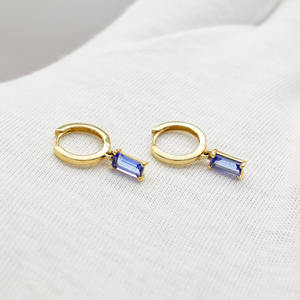 Pendientes de Aro de Oro Amarillo Sólido de 14k Listos para Enviar, con Tanzanita de Corte Baguette de 6x3mm, Cierre de Presión, Regalo de Aniversario - Product Image 6