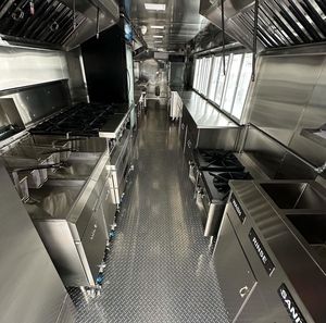 Camión de Comida Pintado a Medida con Escena de Montaña y Arte de Chef, 5.8M, Vehículo de Servicio Motorizado de Aluminio para Exteriores, Suministro de Fábrica - Product Image 4