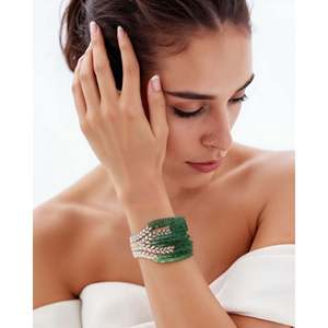 Double plaisir avec le bracelet manchette tendance émeraude - Product Image 1