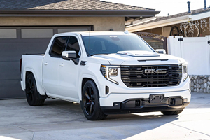 Camioneta Blanca 2024 Supercharged G-M C Sierra 1500 6.2L 4×4 Edición Deportiva con Parrilla Cromada y Faros LED - Product Image 6