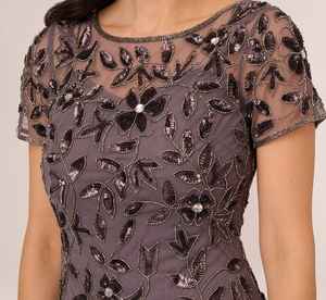 ชุดแต่งงานสำหรับคุณแม่เจ้าสาวทรงเอไลน์ยาวกรอมพื้น ประดับลูกปัดสีขาวแพลตตินัม พร้อมงานปัก - Product Image 3