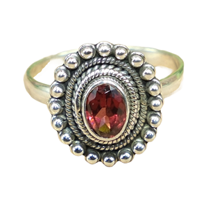 Anillo de Plata de Ley 925 con Piedra Preciosa de Granate Rojo, Anillo Hecho a Mano con Diseño Único, Anillo de Compromiso, Joyería de Granate, Regalo para Mujer - Product Image 1