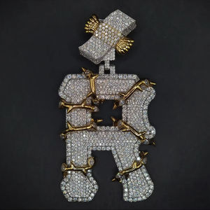 Qualité supérieure VVS Moissanite Diamant Argent Sterling Entièrement Glacé Style Hip Hop Personnalisé Bijoux Lettre Pendentif De l'Inde - Product Image 1