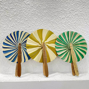 Abanico de Hoja de Palma Natural Hecho a Mano, Tejido con Hojas de Coco para Decoración Rústica del Hogar y Estilo al Aire Libre, de Vietnam - Product Image 1