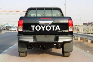 NUOVISSIMO 2025 Hilux Nero SRS 2.4L Potenza (150 CV) 4 Cilindri 4X4 2 Assi Alimentazione Diesel AWD Trasmissione Manuale Guida a Sinistra - Product Image 6