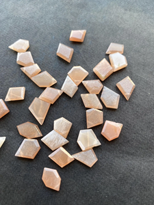 พลอยแผ่นบางมูนสโตนสีพีชธรรมชาติสำหรับทำเครื่องประดับอัญมณีบำบัดคุณภาพสูงในราคาขายส่ง - Product Image 4