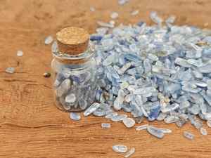 Quartz bleu naturel copeaux de cristal brut taille personnalisée Mini bouteille non traitée pierre précieuse en vrac Quartz en vrac Mini pierre précieuse en vrac - Product Image 4