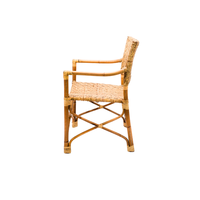 Chaise en rotin au design traditionnel élégant pour la maison, confortable avec une touche tropicale pour l'hôtel, la villa, le salon, style relaxant