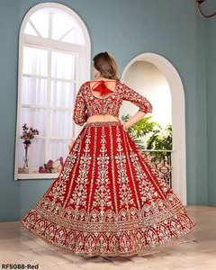 Conjunto de lehenga choli de diseñador premium con bordados elaborados, lentejuelas y trabajo de codificación, elegante para fiestas y bodas para mujeres. - Product Image 3