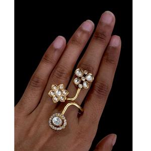 Precioso anillo de dedo de circón para niñas Mujeres Anillo elegante para fiestas y bodas Funciones para bodas Hecho de latón - Product Image 1