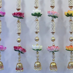 Guirnalda Colgante de Flores de Espuma con Cuentas de Loto y Campanas Doradas, Decoración para Puerta con Capullos de Mogra, Decoración para Bodas y Pooja, Ghungroo - Product Image 1