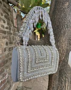 Hermoso bolso de mano de terciopelo clásico diseño de perlas artesanos expertos mezcla moda tradicional funcional elegancia diaria para - Product Image 1