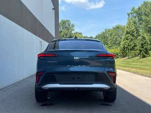 Construido ligeramente usado 2024 Bu-ick Env-ista Preferred - Product Image 4