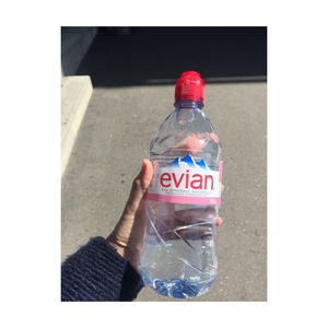 ขวดน้ำแร่ธรรมชาติจาก Evian ให้ความชุ่มชื้นรสชาติสะอาดมาจากเทือกเขาแอลป์ของฝรั่งเศส - Product Image 4