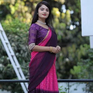 DERNIÈRE COULEUR ROSE VIOLET DOUX GEORGETTE RICHE FOIL TRAVAIL LEHENGA CHOLI AVEC DUPATTA - Product Image 1