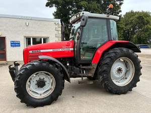 Tractor agrícola eficiente Massey Ferguson 385 con construcción robusta y fácil disponibilidad de piezas de repuesto para maquinaria agrícola - Product Image 5