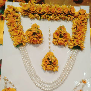 Cadena de perlas multicapa, conjunto de joyería nupcial Floral amarilla con perlas hechas a mano, accesorios de joyería Haldi Mehendi, adornos - Product Image 1