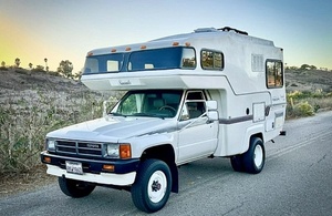 Camper Ligero Personalizado de Fibra de Vidrio para Camioneta Pickup 4X4 de Viaje con Diseño Moderno Expandido Camiones de Camping Usados en Venta - Product Image 6