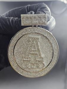 Colgante de Lujo Personalizado con Letra A en Forma Redonda, con Incrustaciones de Moissanita, Plata de Ley 925, para Uso Unisex - Product Image 2