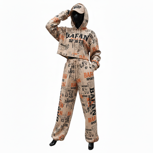 Conjunto Deportivo de Felpa de Algodón y Poliéster Premium para Mujer, 300 GSM, Tela Suave, Color Beige, Estampado Completo, Logotipo Personalizado, Tallas Grandes - Product Image 4