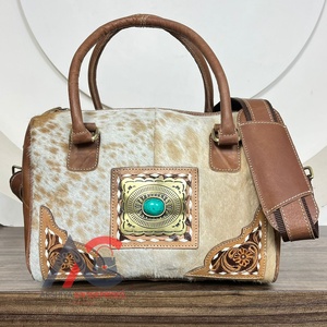 Nouveau sac de voyage en cuir de vachette à poils occidentaux, mini sac de voyage en cuir véritable fait à la main, sac de voyage à bandoulière pour unisexe - Product Image 1