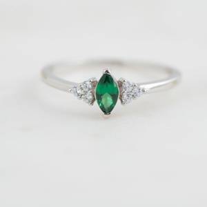 Vente en gros de dernière bague émeraude de luxe à la mode, bijoux pour femmes, promesse d'aimer votre bague de fiançailles romantique, bijoux pour femmes - Product Image 4