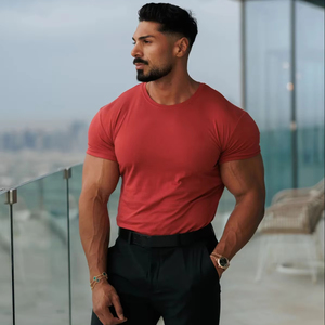 Fournisseur en gros sur mesure T-shirts pour hommes à col rond en bambou rouge Basics T-shirt en coton respirant pour l'entraînement et le streetwear pour hommes - Product Image 1